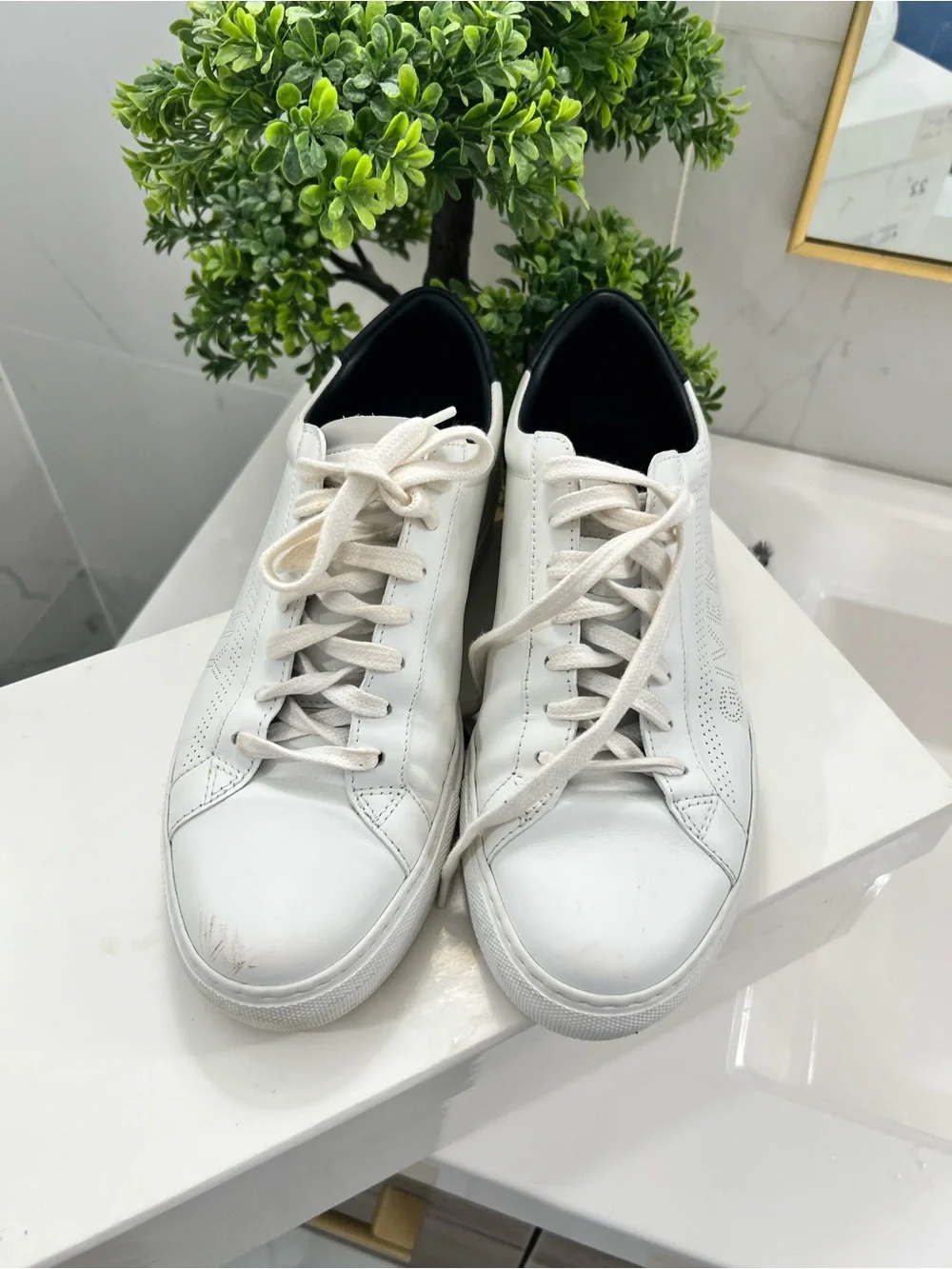 Givenchy low sole